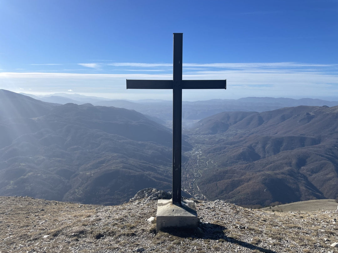 I Panorami a 360° di Monte Giano e la storia del Rifugio Cardellini - Strike Adventure