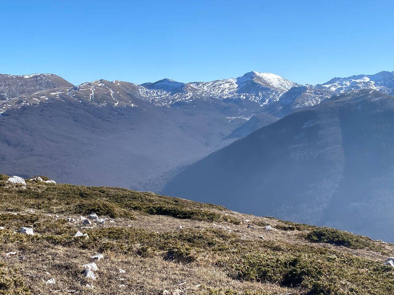 I Panorami a 360° di Monte San Rocco con Pranzo in Rifugio - Discover Experience