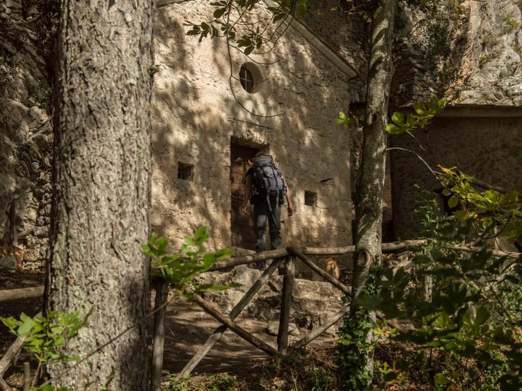 Trekking I Panorami della Morra Ferogna e l'eremo di Santa Chelidonia | Strike Adventure