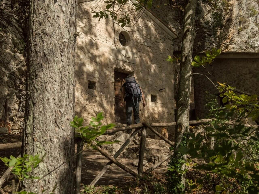 Trekking I Panorami della Morra Ferogna e l'eremo di Santa Chelidonia | Strike Adventure