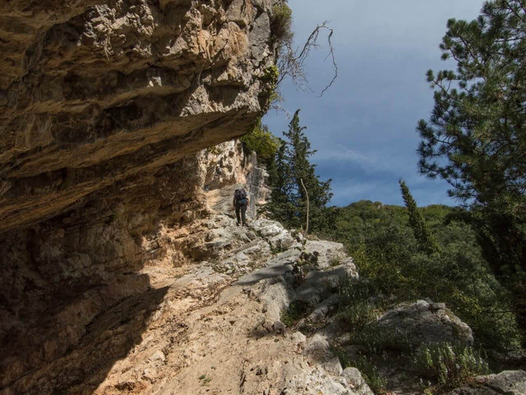 Trekking I Panorami della Morra Ferogna e l'eremo di Santa Chelidonia | Strike Adventure