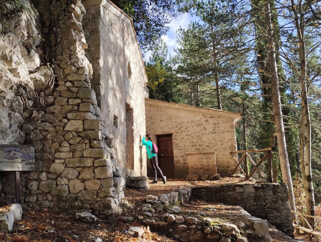 Trekking I Panorami della Morra Ferogna e l'eremo di Santa Chelidonia | Strike Adventure