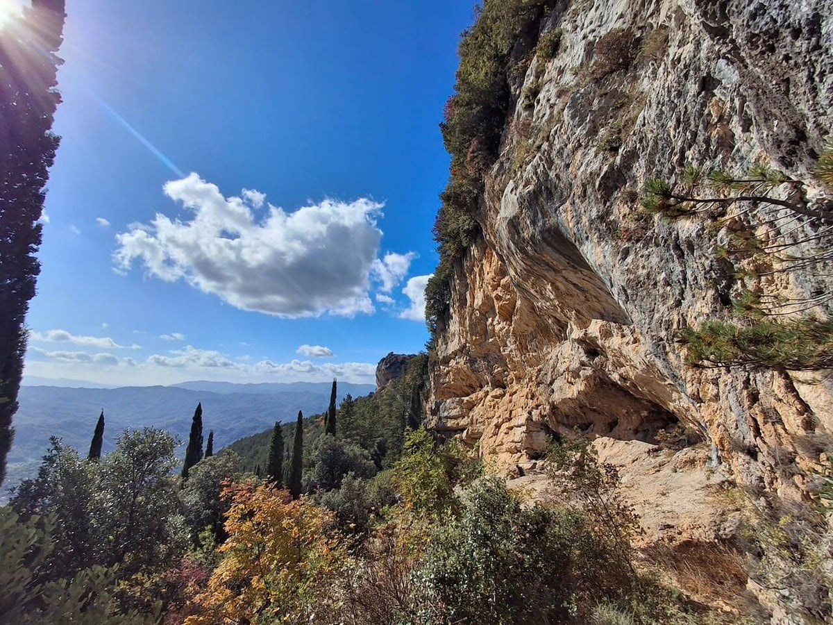 Trekking I Panorami della Morra Ferogna e l'eremo di Santa Chelidonia | Strike Adventure