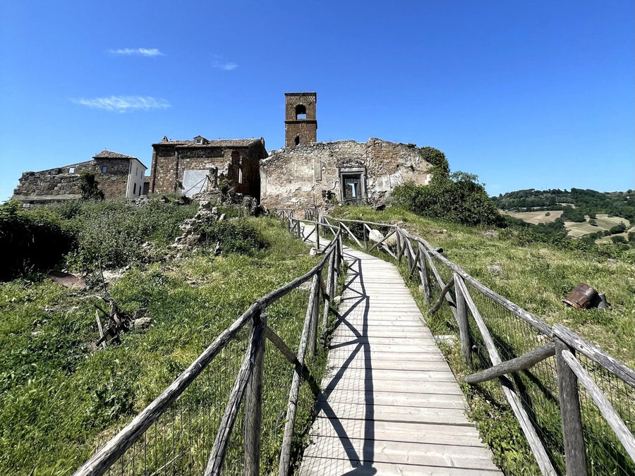 Il Borgo Fantasma di Celleno e il paese delle fiabe | Strike Adventure