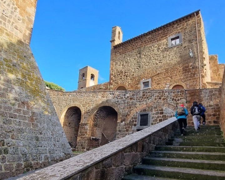 Il Borgo Fantasma di Celleno e il paese delle fiabe | Strike Adventure