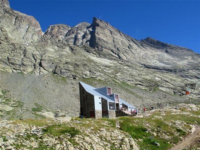 Il Grande Anello del Monviso: un Trekking al cospetto del Re di Pietra - Strike Adventure