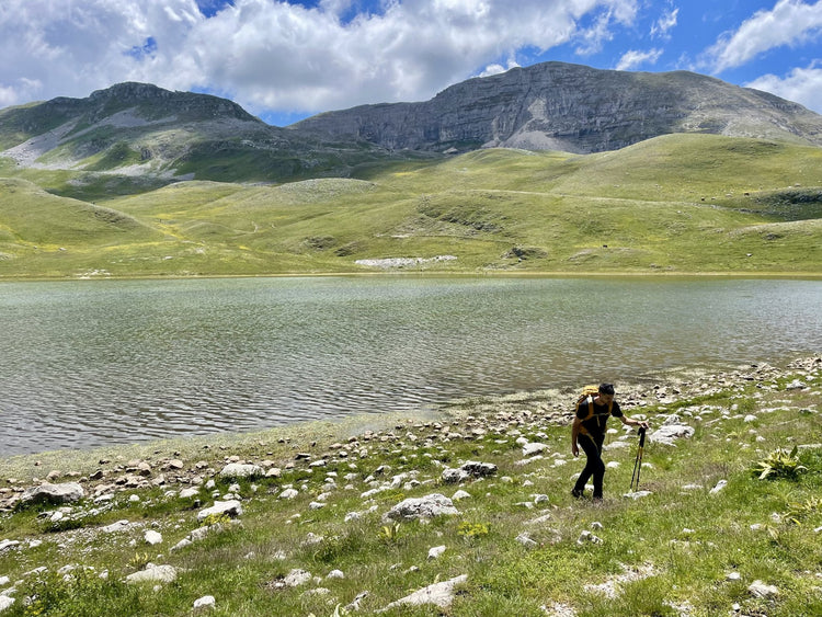 Il Lago della Duchessa e i mille colori delle fioriture primaverili - Strike Adventure