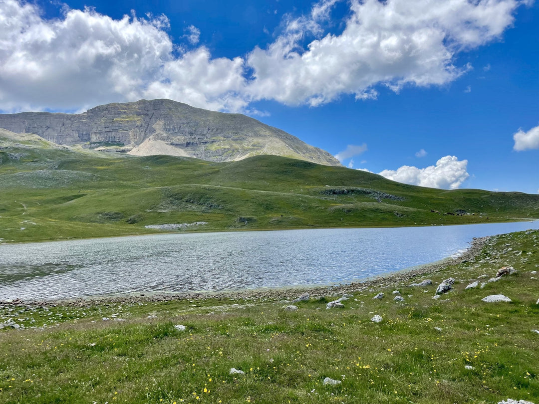Il Lago della Duchessa e i mille colori delle fioriture primaverili - Strike Adventure