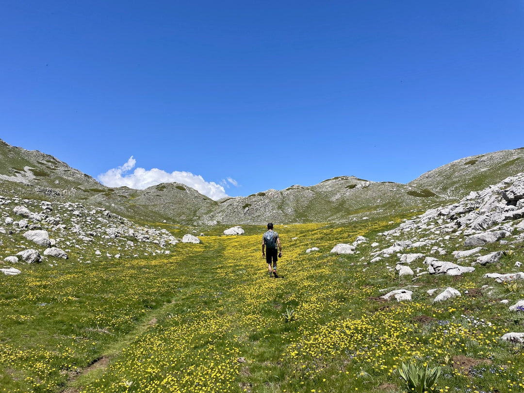 Il Lago della Duchessa e i mille colori delle fioriture primaverili - Strike Adventure