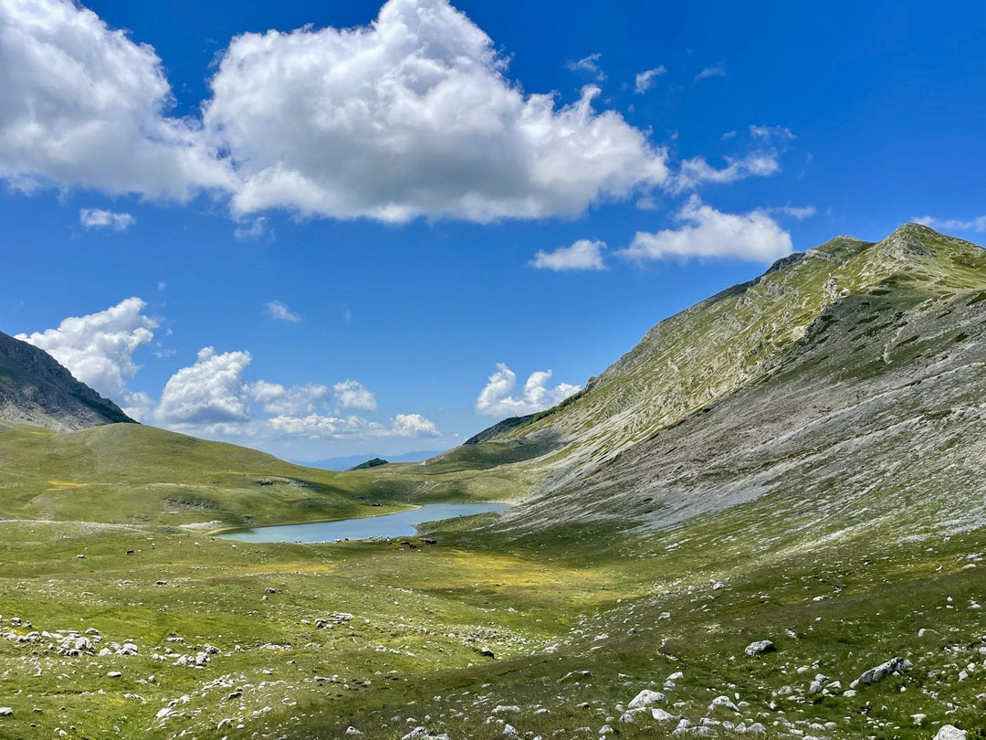 Il Lago della Duchessa e i mille colori delle fioriture primaverili - Strike Adventure
