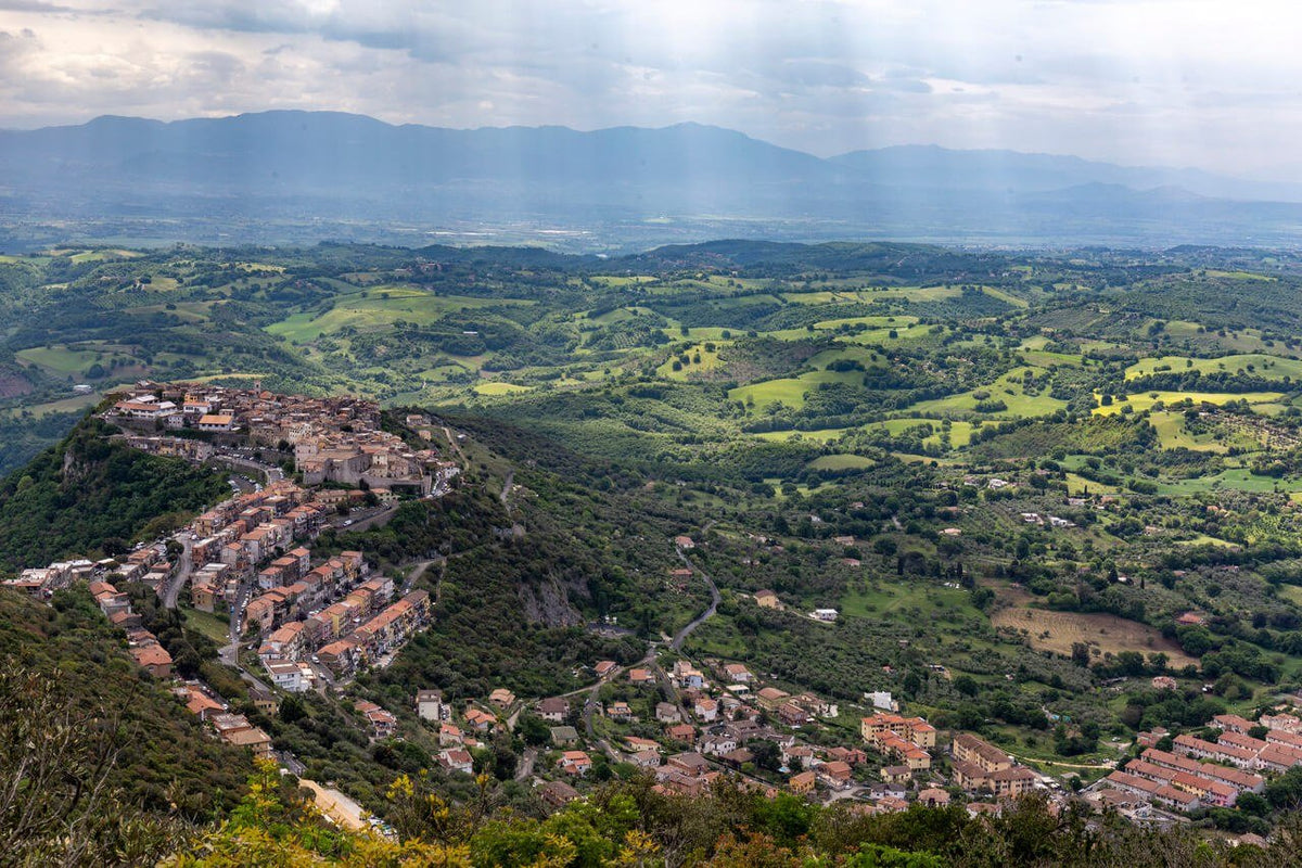 Trekking Il Monte Soratte e i suoi eremi al tramonto – Riserva Naturale Regionale Monte Soratte, Lazio | Strike Adventure