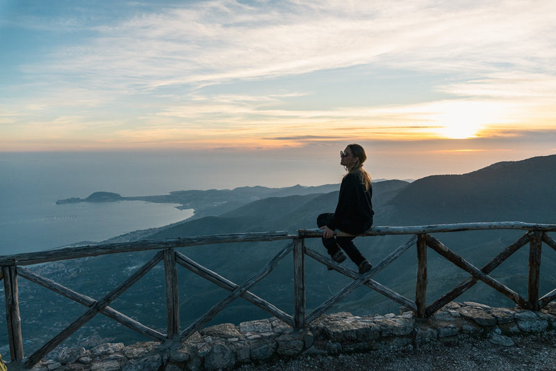 Tramonto sul mare dal Monte Redentore con cena in Rifugio