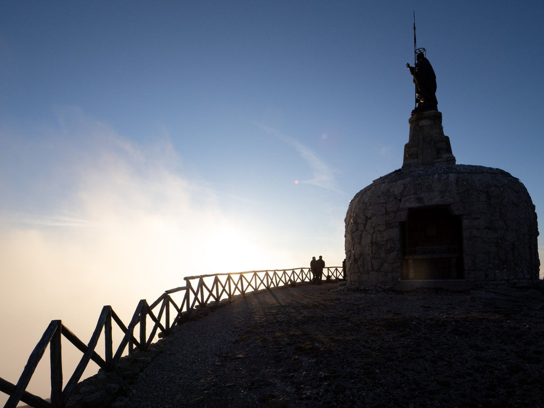 Il tramonto a picco sul mare: Monte Redentore e l'Eremo di S.Michele Arcangelo - Strike Adventure