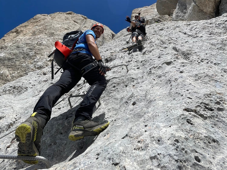 Il Trekking delle 5 Ferrate del Gran Sasso con notte in Rifugio a 2433 m - Strike Adventure