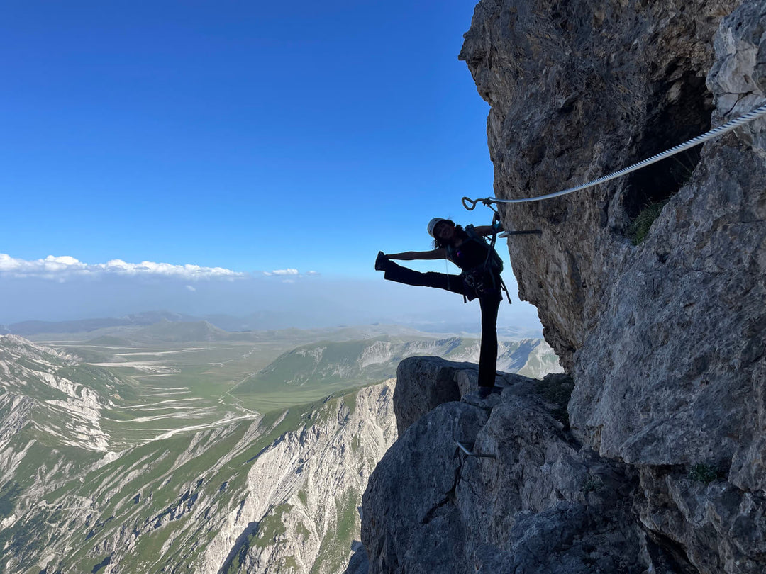 Il Trekking delle 5 Ferrate del Gran Sasso con notte in Rifugio a 2433 m - Strike Adventure