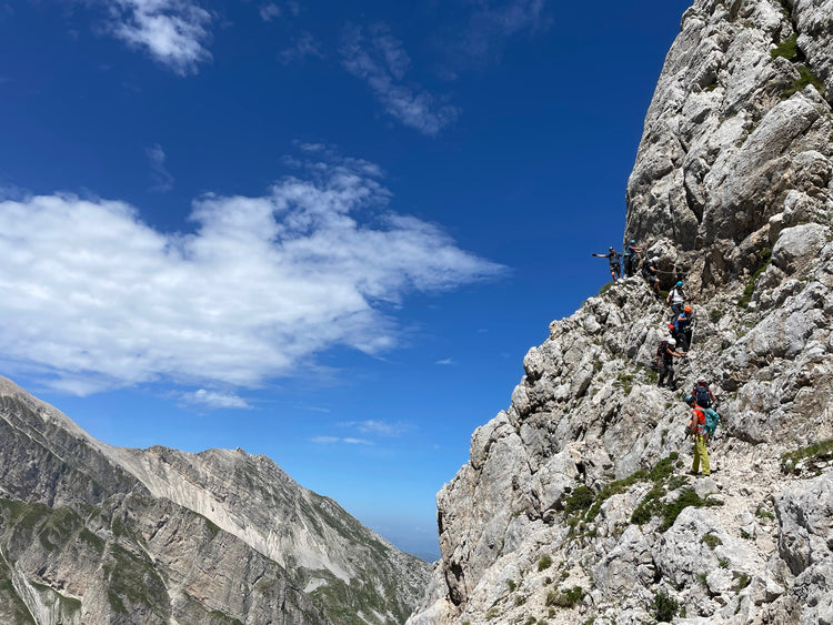 L'anello delle Vie Ferrate Ventricini e Danesi al al Corno Piccolo - 2655m – ["Parco Nazionale Gran Sasso e Monti della Laga"], Abruzzo | Strike Adventure