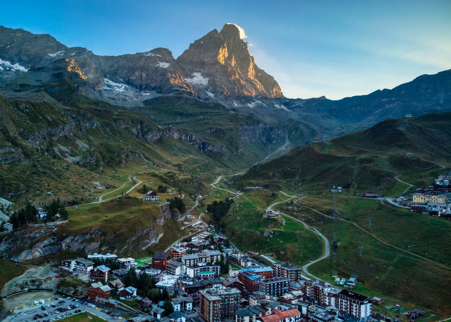 Da Rifugio Barmasse (2200 m) a Cervinia (2012 m)