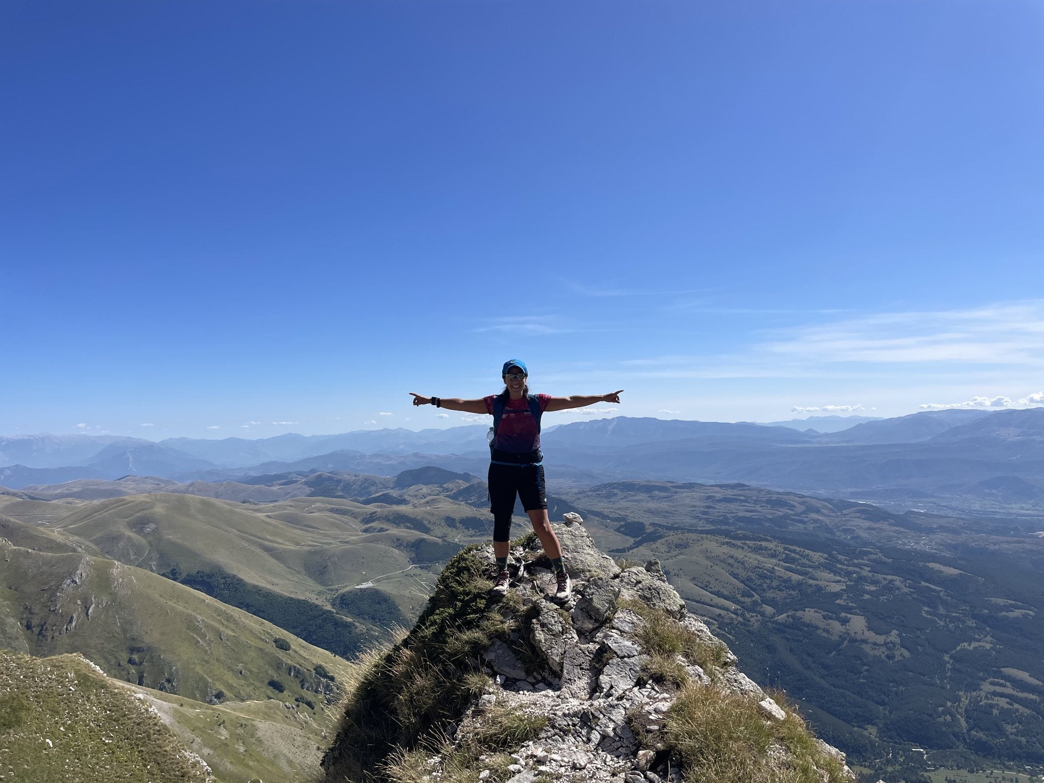 La piramide rocciosa di Pizzo Cefalone e i panorami mozzafiato del Gran Sasso - Strike Adventure