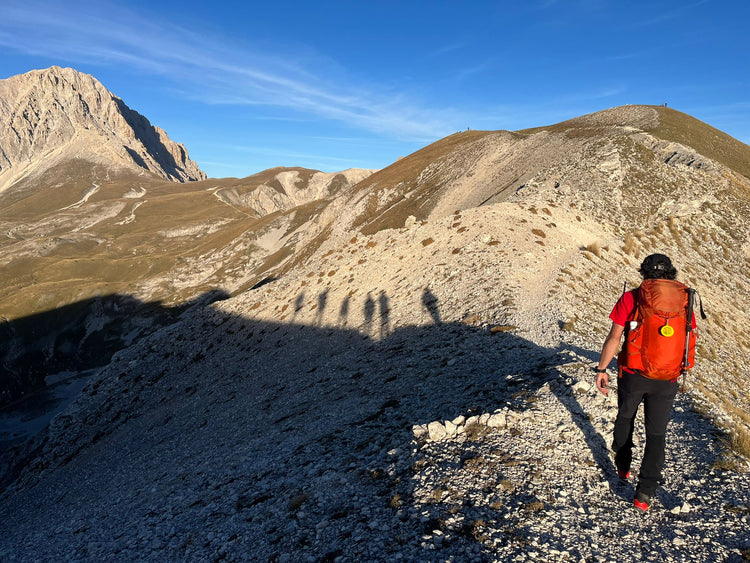 La piramide rocciosa di Pizzo Cefalone e i panorami mozzafiato del Gran Sasso - Strike Adventure