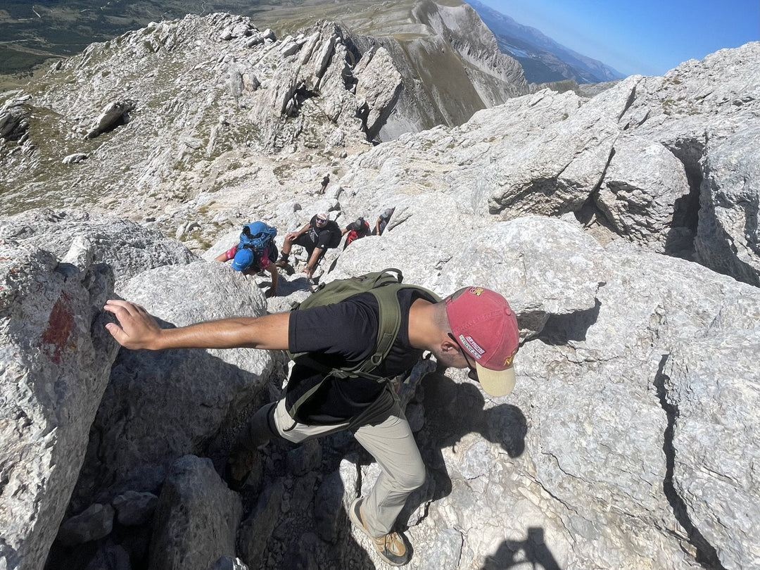 La piramide rocciosa di Pizzo Cefalone e i panorami mozzafiato del Gran Sasso - Strike Adventure