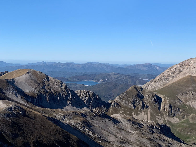 La piramide rocciosa di Pizzo Cefalone e i panorami mozzafiato del Gran Sasso - Strike Adventure