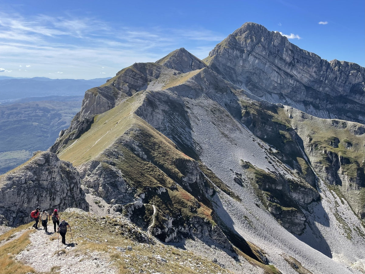 La piramide rocciosa di Pizzo Cefalone e i panorami mozzafiato del Gran Sasso - Strike Adventure