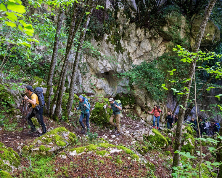 Lago della Duchessa: tra ultima neve e fioriture primaverili - Strike Adventure