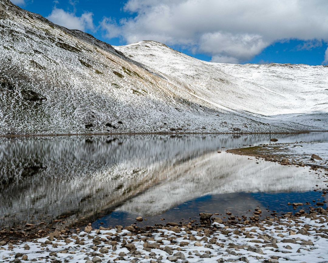 Lago della Duchessa: tra ultima neve e fioriture primaverili - Strike Adventure