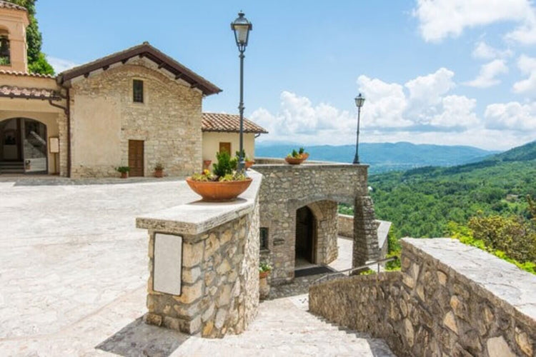 Trekking L'anello dell’Eremo di Greccio e del Colle della Tavola e i Mercatini di Natale | Strike Adventure