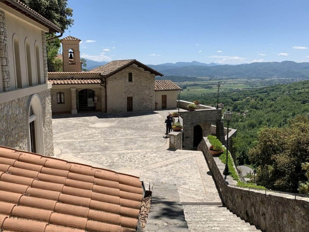 Trekking L'anello dell’Eremo di Greccio e del Colle della Tavola e i Mercatini di Natale | Strike Adventure