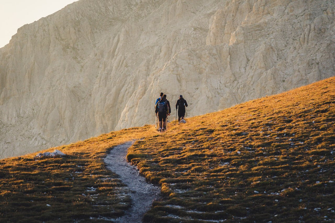 Monte Aquila: tramonto sul Gran Sasso con cena al Rifugio Duca degli Abruzzi - Strike Adventure