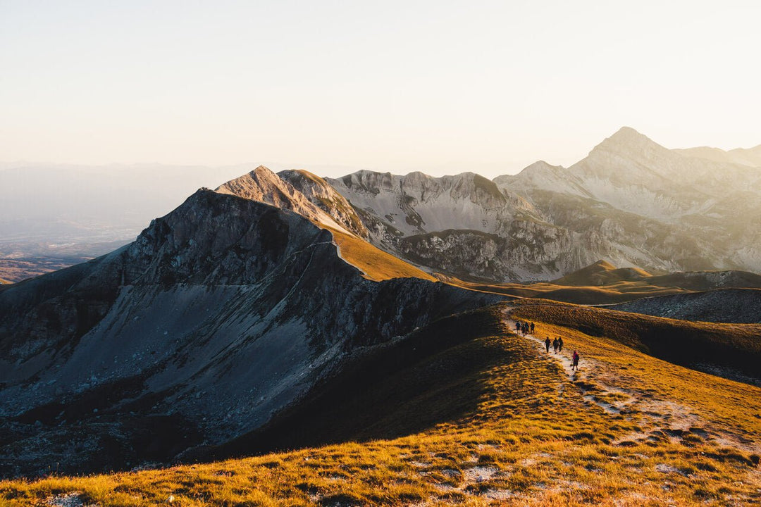 Monte Aquila: tramonto sul Gran Sasso con cena al Rifugio Duca degli Abruzzi - Strike Adventure