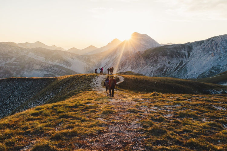 Monte Aquila: tramonto sul Gran Sasso con cena al Rifugio Duca degli Abruzzi - Strike Adventure