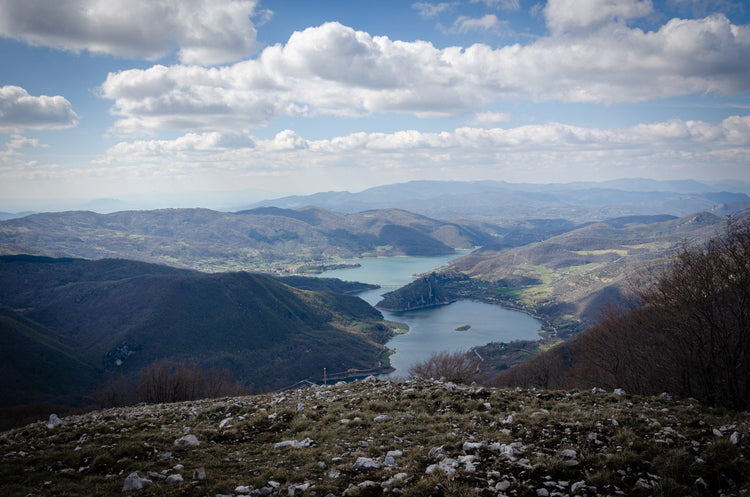 Monte Cervia: escursioni panoramica sul Lago del Turano - Strike Adventure