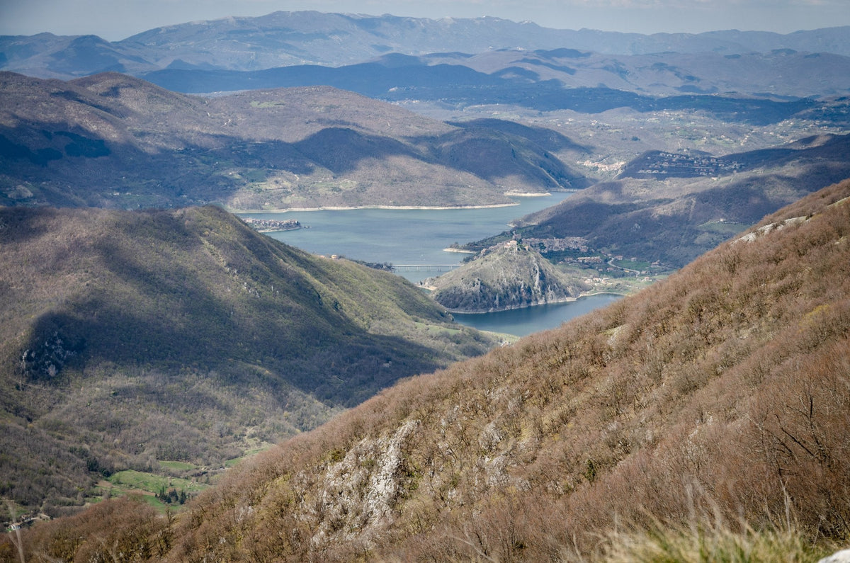 Monte Cervia: escursioni panoramica sul Lago del Turano - Strike Adventure