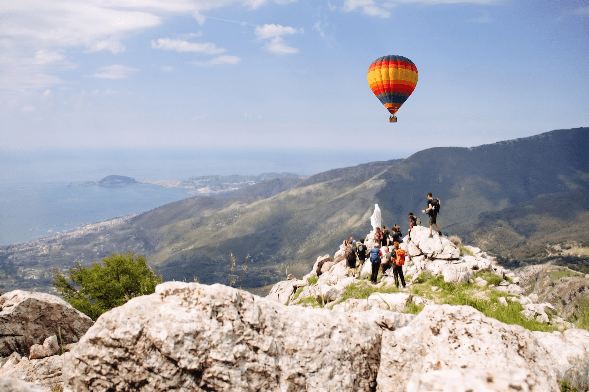 Monte Redentore e i suoi panorami sul mare con giro gratuito in mongolfiera - Strike Adventure