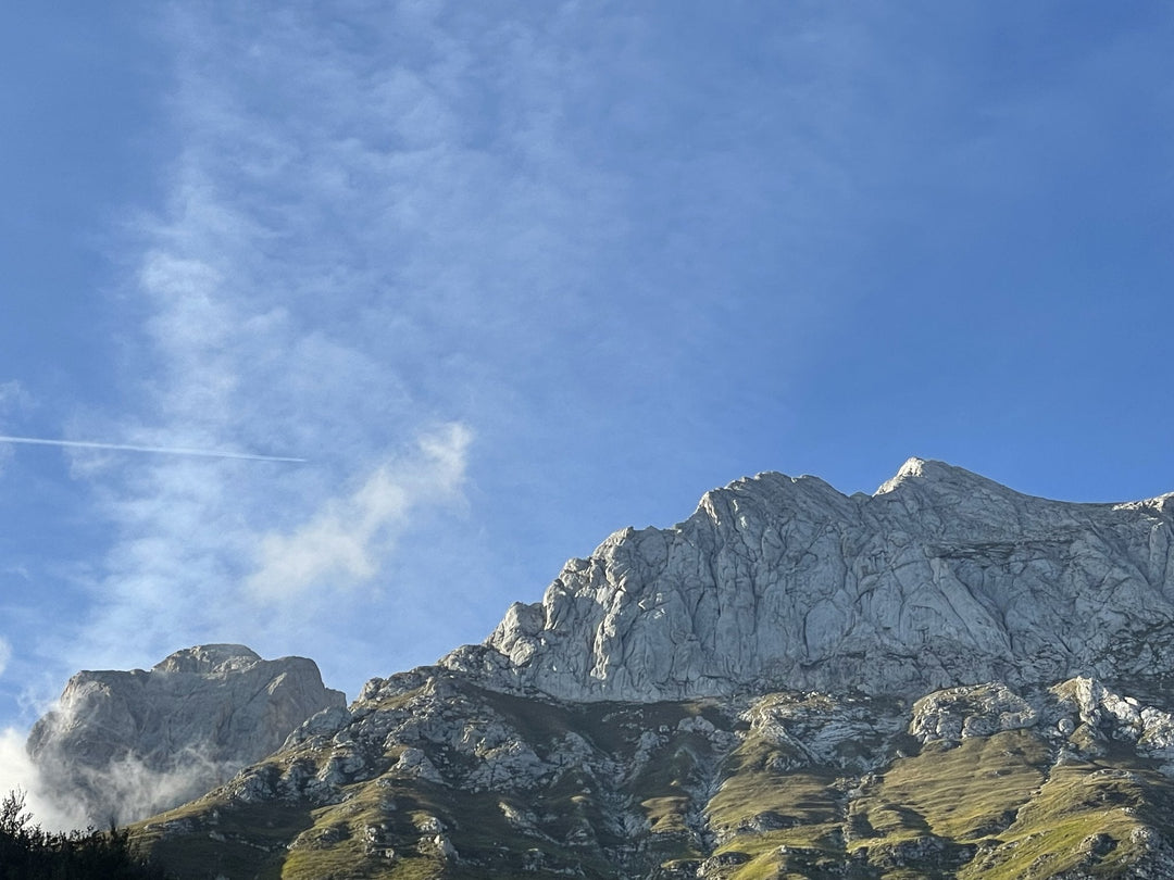 Scopri il multipitch al Corno Piccolo lungo la Cresta Nord Est con vista sul gran sasso