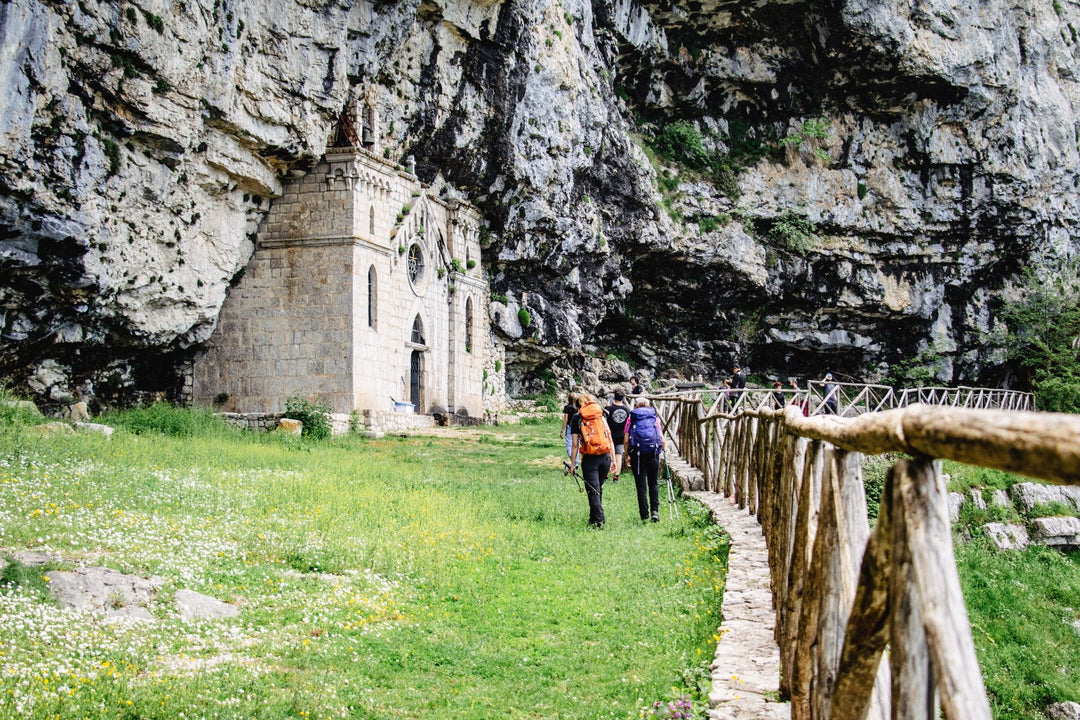 Panorami a picco sul mare: Monte Redentore e l'Eremo di S.Michele Arcangelo - Strike Adventure