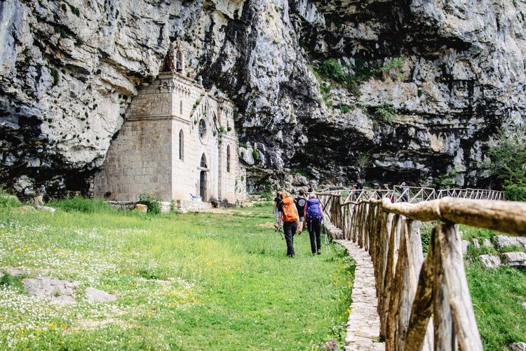 Panorami a picco sul mare: Monte Redentore e l'Eremo di S.Michele Arcangelo - Strike Adventure