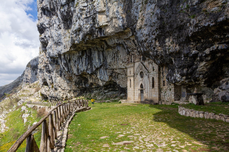 Panorami a picco sul mare: Monte Redentore e l'Eremo di S.Michele Arcangelo - Strike Adventure