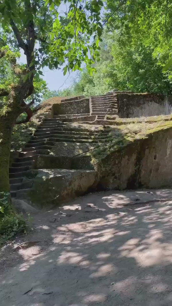 Trekking Escursione tra storia e natura: la piramide etrusca e il sito di S.Cecilia – Area Archeologica di Bomarzo, Lazio | Strike Adventure