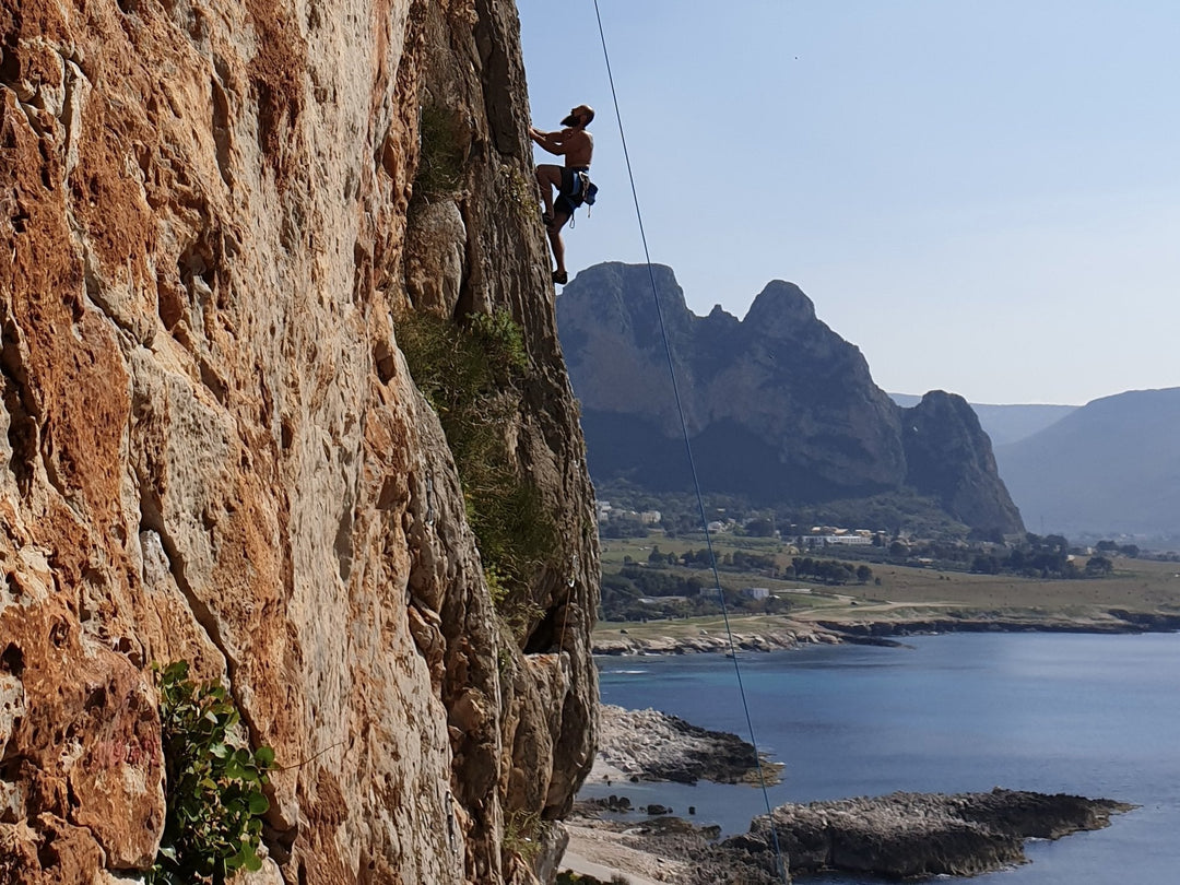 Sicilia Verticale: 5 giorni di arrampicata, mare e vibrazioni mediterranee - Strike Adventure