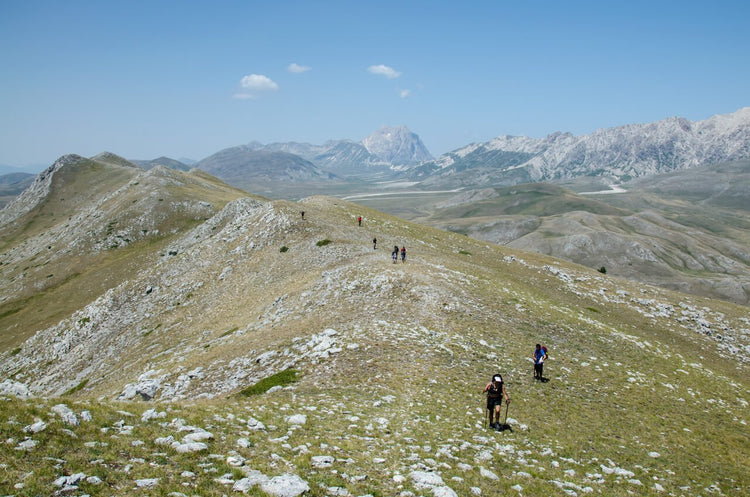Sul Gran Sasso lungo le creste di Monte e Cima Bolza con terzo tempo di arrositcini - Strike Adventure