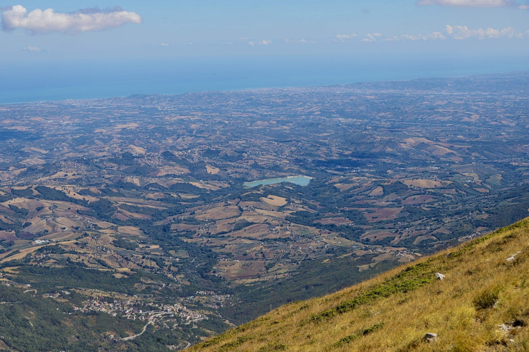 Trekking Sul Gran Sasso tra Monte Siella e Canyon dello Scoppaturo con finale di arrosticini – Parco Nazionale Gran Sasso e Monti della Laga, Abruzzo | Strike Adventure