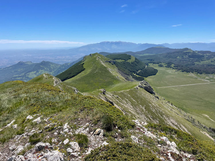 Sul Gran Sasso tra Monte Siella e Canyon dello Scoppaturo con finale di arrosticini - Strike Adventure