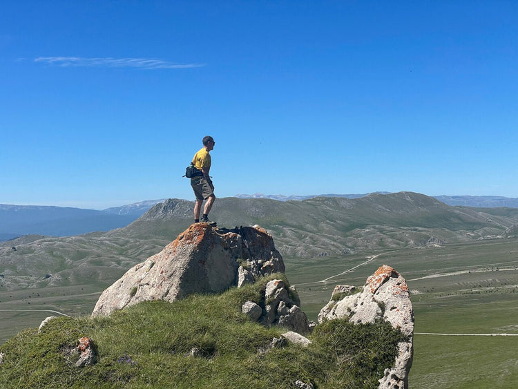 Sul Gran Sasso tra Monte Siella e Canyon dello Scoppaturo con finale di arrosticini - Strike Adventure