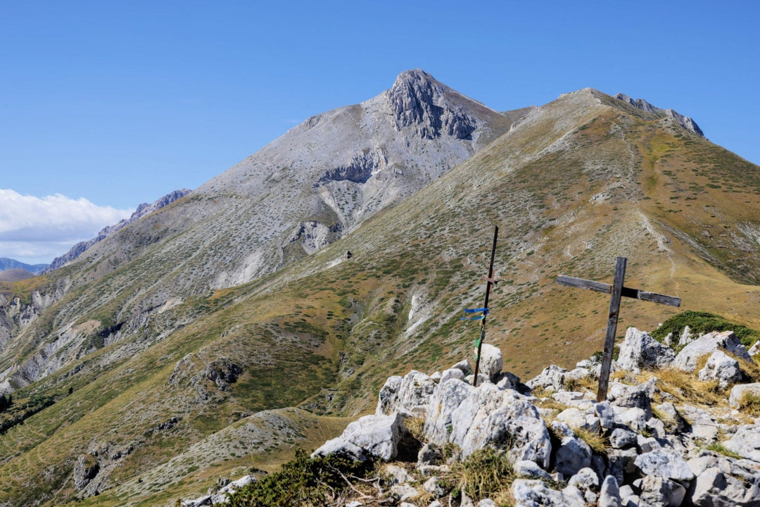 Trekking Sul Gran Sasso tra Monte Siella e Canyon dello Scoppaturo con finale di arrosticini – Parco Nazionale Gran Sasso e Monti della Laga, Abruzzo | Strike Adventure