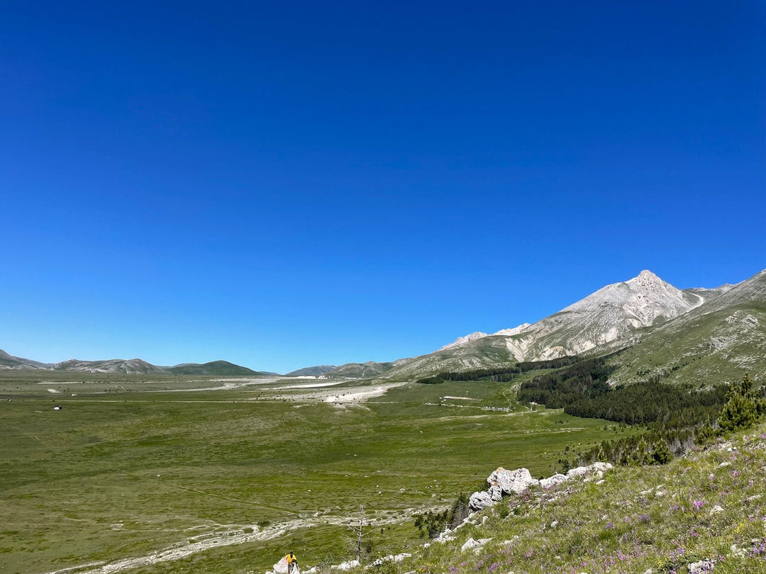 Sul Gran Sasso tra Monte Siella e Canyon dello Scoppaturo con finale di arrosticini - Strike Adventure