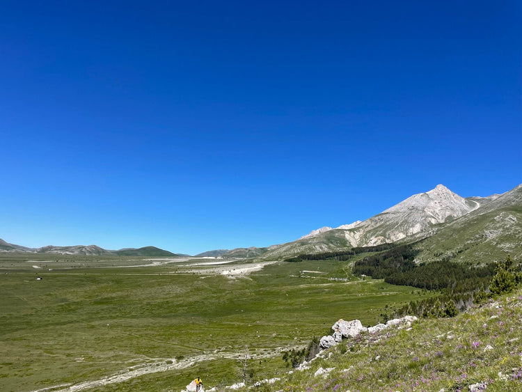 Sul Gran Sasso tra Monte Siella e Canyon dello Scoppaturo con finale di arrosticini - Strike Adventure