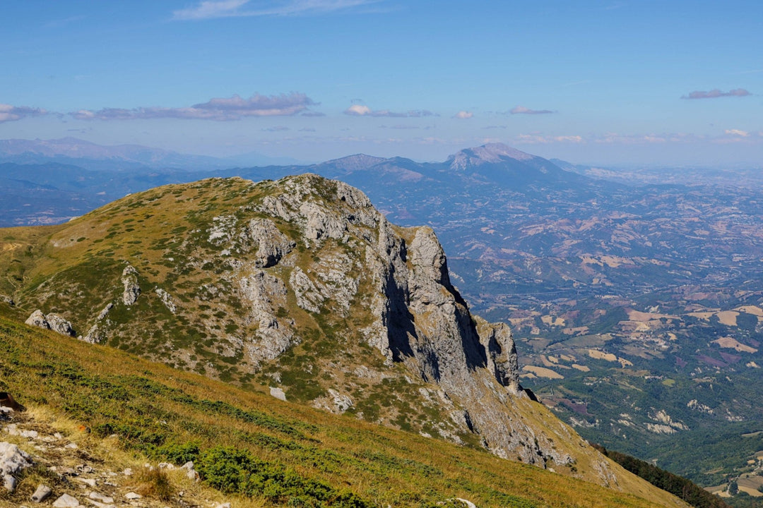 Trekking Sul Gran Sasso tra Monte Siella e Canyon dello Scoppaturo con finale di arrosticini – Parco Nazionale Gran Sasso e Monti della Laga, Abruzzo | Strike Adventure